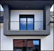 DOMINOX: pocinkana in prašno barvana balkonskb ograja