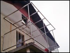 DOMINOX: Inox ograja z nadstreškom  