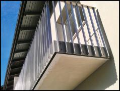 DOMINOX: Inox balkonska ograja na nož: Sestavljena z inox letvic pravokotno  