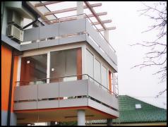 DOMINOX: Inoks balkonska ograja: Polnilo iz FunderMax plošč  