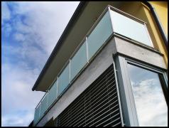 DOMINOX: Inoks balkonska ograja: Polnilo iz kaljenega jedkanega stekla  