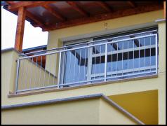 DOMINOX: Inoks balkonska ograja: Okrogel rob in kvadratni profili polnila  