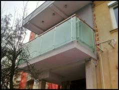 DOMINOX: Balkonska ograja: Inox okvir in kaljeno jedkano steklo  