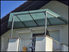 DOMINOX: Steklen nadstrešek balkona (aljenoin jedkano steklo)
