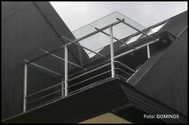 Dominox: Inox nadstrešek z ograjo in stekleno kritino  