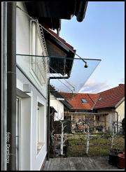 DOMINOX: minimalističen steklen nadstrešek
