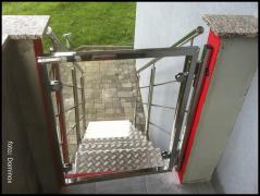 DOMINOX Jeklene stopnice z vrati (polirani inox in kaljeno steklo)