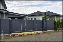 DOMINOX: Zaprta dvoriščna ograja z drsnimi vrati in integriranim poštnim nabiralnikom