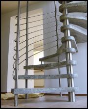 DOMINOX Zahtevna inoks ograja za okrogle stopnice (kombinacija z marmornimi ploščami) 
