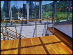 DOMINOX Moderna inox ograja za stopnice in galerijo z lesenim ročajem 