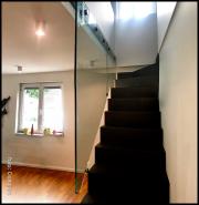 DOMINOX: Kovinske samonosne stopnice z dvojnim varnostnim kaljenim in lepljenim steklom