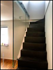 DOMINOX: Kovinske samonosne stopnice z dvojnim varnostnim kaljenim in lepljenim steklom