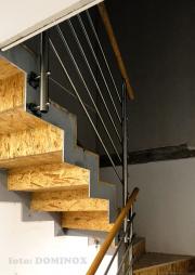 DOMINOX: leseno stopnišče z jekleno konstrukcijo