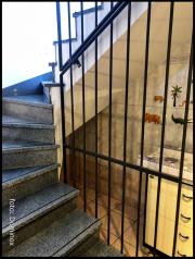 DOMINOX: pocinkana in prašno barvana rešetkasta ograja za stopnice