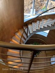 DOMINOX: Spiralna stopniščna ograja