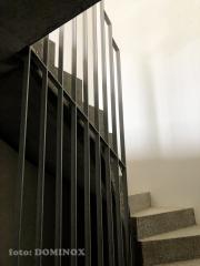 DOMINOX: Prašno barvana stopniščna ograja